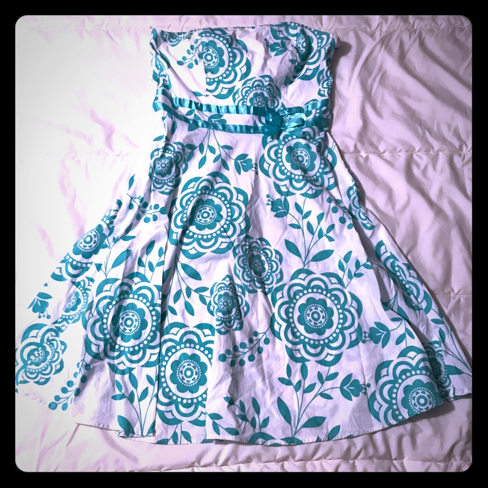 XOXO White/ Aqua Floral Paisley Print Dress